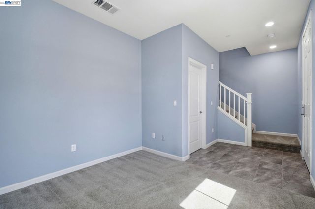 102 Fanuncio Ln, Hayward, CA 94544