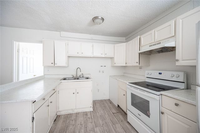 2913 Stewart Avenue, Las Vegas, NV 89101