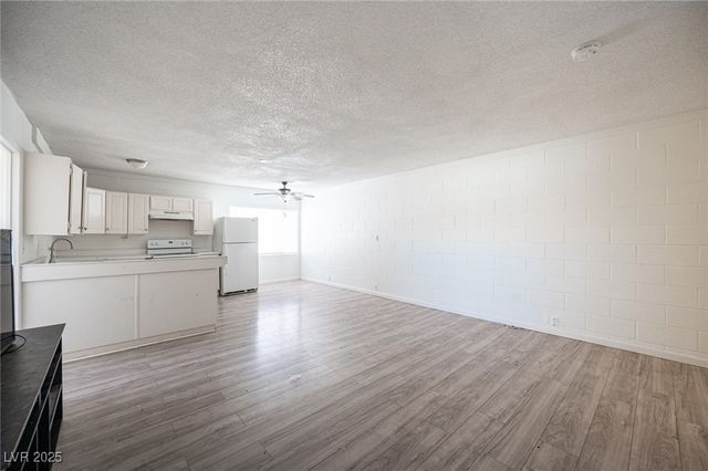 2913 Stewart Avenue, Las Vegas, NV 89101