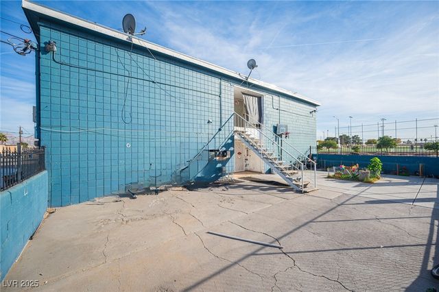 2913 Stewart Avenue, Las Vegas, NV 89101