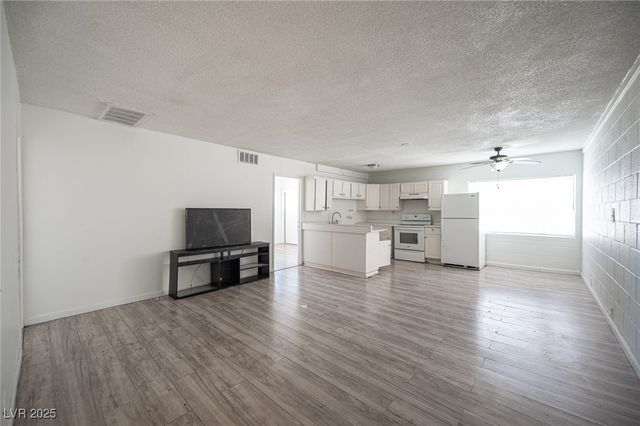 2913 Stewart Avenue, Las Vegas, NV 89101