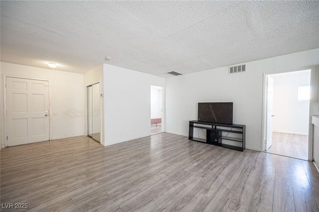 2913 Stewart Avenue, Las Vegas, NV 89101