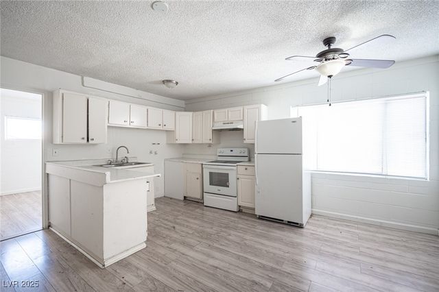 2913 Stewart Avenue, Las Vegas, NV 89101