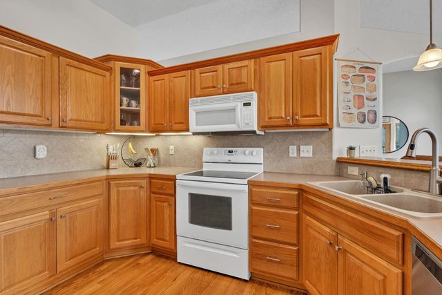 3014 N Brush Creek Cir, Wichita, KS 67205