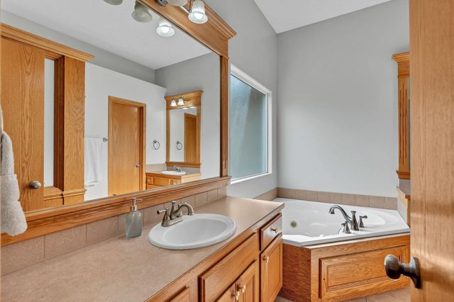 3014 N Brush Creek Cir, Wichita, KS 67205