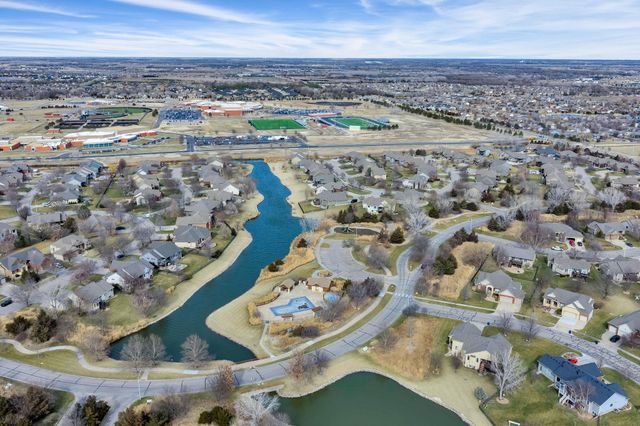 3014 N Brush Creek Cir, Wichita, KS 67205