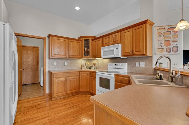 3014 N Brush Creek Cir, Wichita, KS 67205