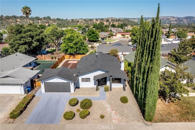 921 Player Lane, Paso Robles, CA 93446