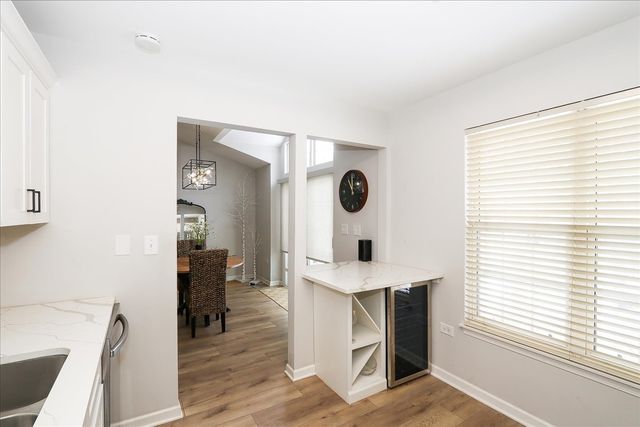 1719 Autumn Avenue B, Schaumburg, IL 60193