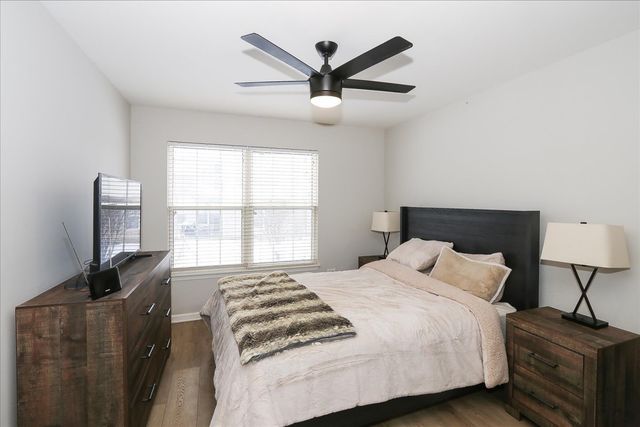 1719 Autumn Avenue B, Schaumburg, IL 60193