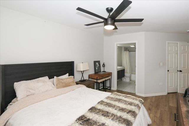 1719 Autumn Avenue B, Schaumburg, IL 60193