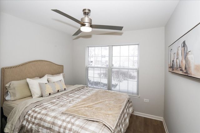 1719 Autumn Avenue B, Schaumburg, IL 60193