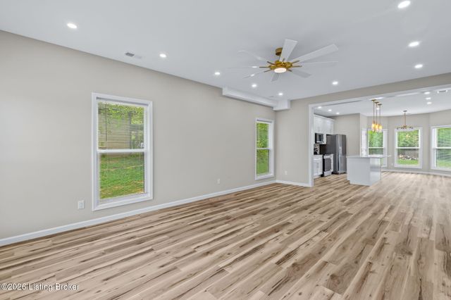 5810 Applegate Ln, Louisville, KY 40219