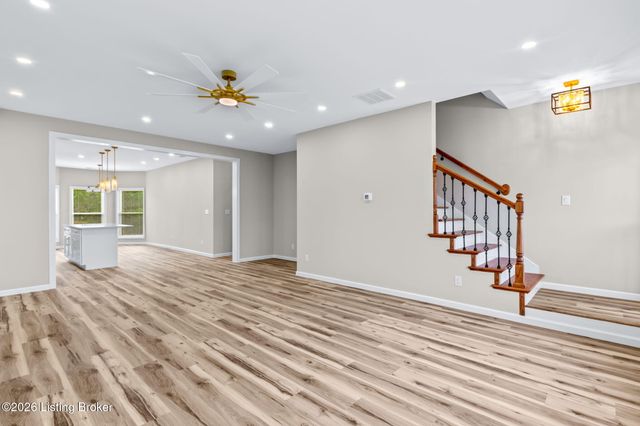 5810 Applegate Ln, Louisville, KY 40219