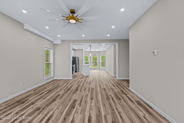 5810 Applegate Ln, Louisville, KY 40219