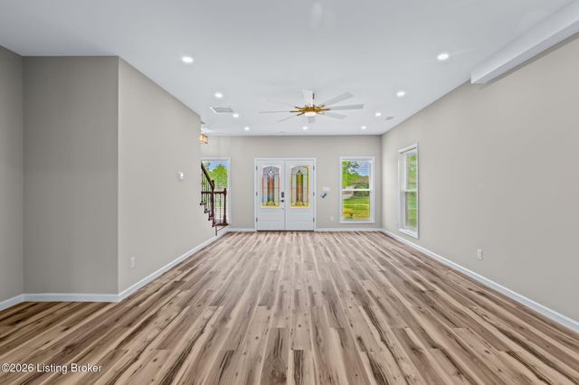 5810 Applegate Ln, Louisville, KY 40219