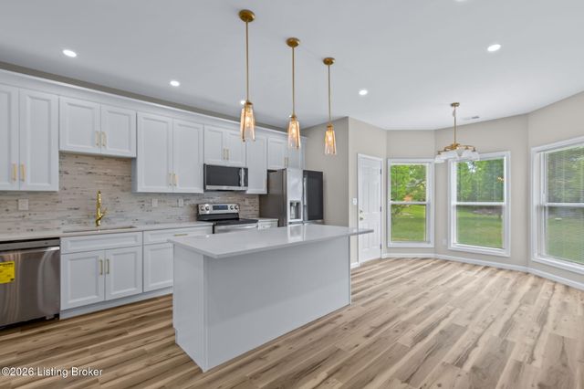 5810 Applegate Ln, Louisville, KY 40219