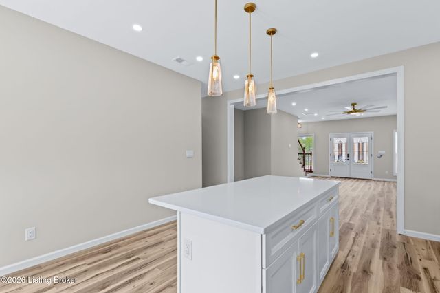 5810 Applegate Ln, Louisville, KY 40219