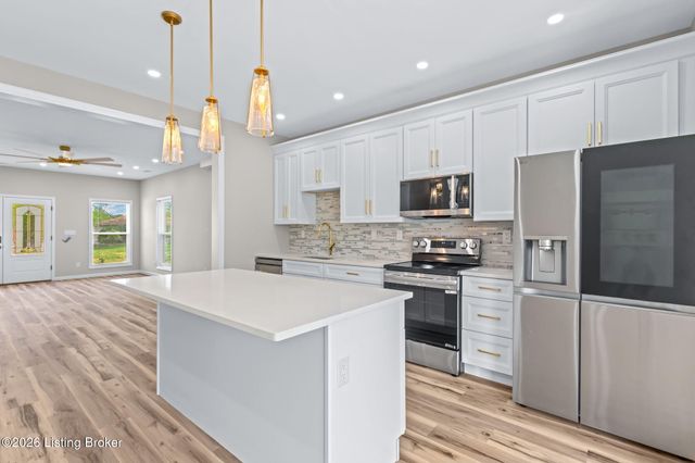 5810 Applegate Ln, Louisville, KY 40219