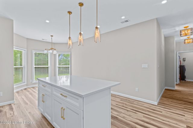 5810 Applegate Ln, Louisville, KY 40219