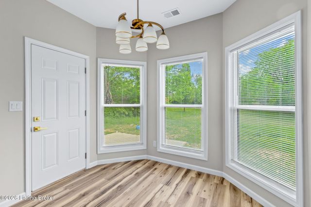 5810 Applegate Ln, Louisville, KY 40219