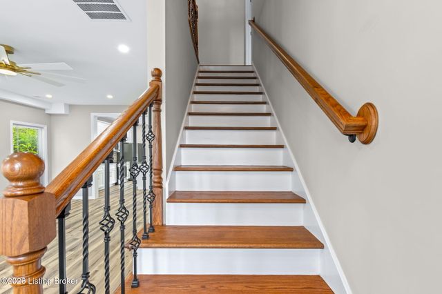 5810 Applegate Ln, Louisville, KY 40219