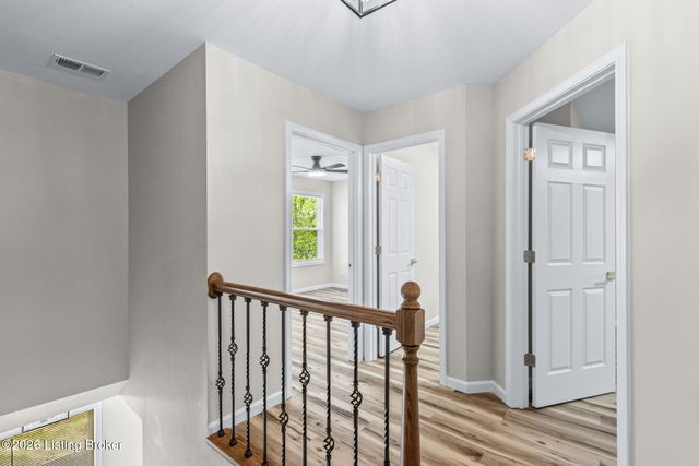 5810 Applegate Ln, Louisville, KY 40219