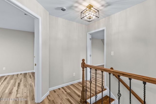 5810 Applegate Ln, Louisville, KY 40219