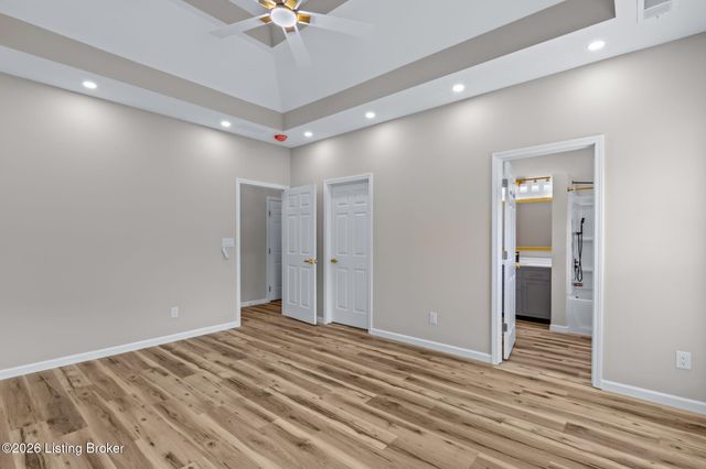 5810 Applegate Ln, Louisville, KY 40219