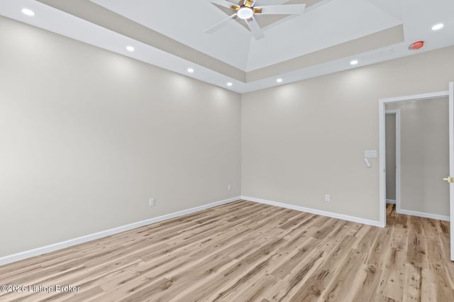 5810 Applegate Ln, Louisville, KY 40219