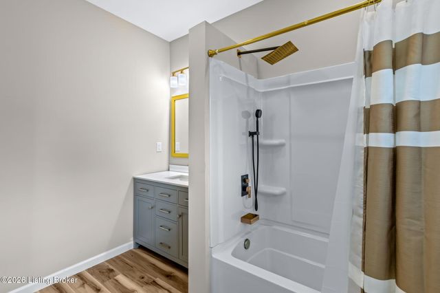 5810 Applegate Ln, Louisville, KY 40219