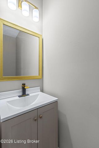 5810 Applegate Ln, Louisville, KY 40219