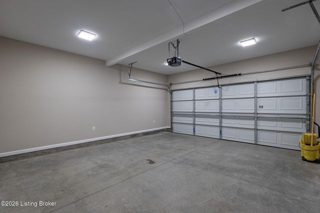 5810 Applegate Ln, Louisville, KY 40219