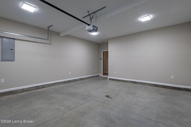 5810 Applegate Ln, Louisville, KY 40219