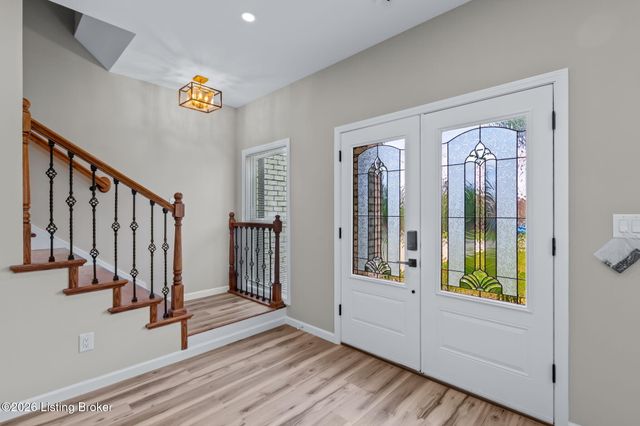 5810 Applegate Ln, Louisville, KY 40219