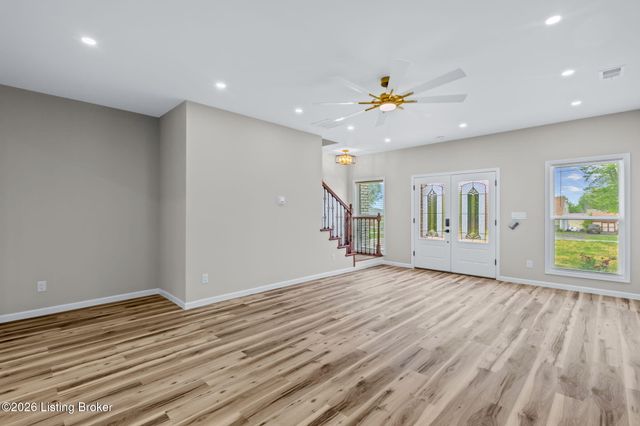 5810 Applegate Ln, Louisville, KY 40219