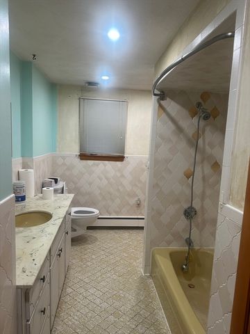 122 Lantern Rd, Revere, MA 02151