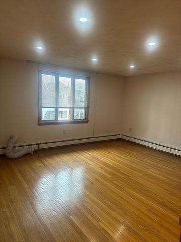 122 Lantern Rd, Revere, MA 02151