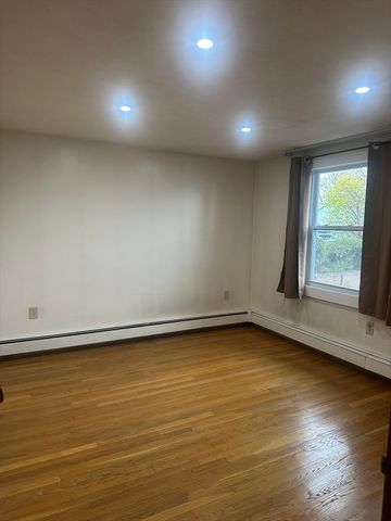 122 Lantern Rd, Revere, MA 02151