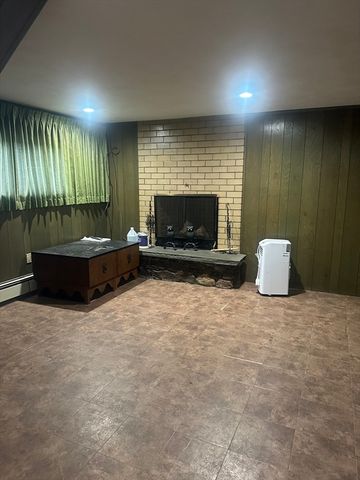 122 Lantern Rd, Revere, MA 02151