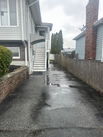 122 Lantern Rd, Revere, MA 02151