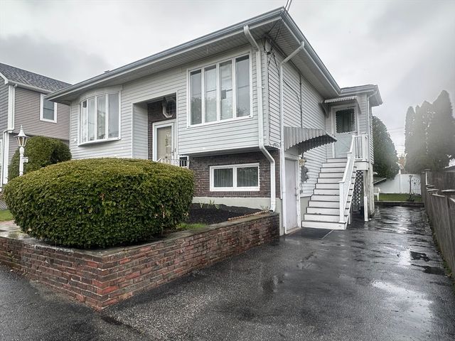 122 Lantern Rd, Revere, MA 02151