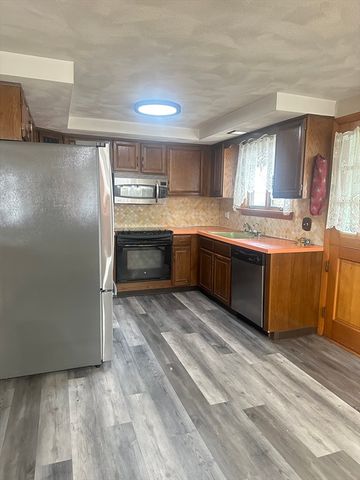 122 Lantern Rd, Revere, MA 02151