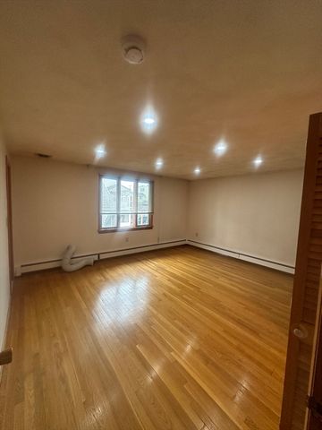 122 Lantern Rd, Revere, MA 02151