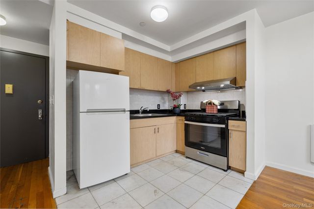 134-38 35th Avenue 3D, Flushing, NY 11354