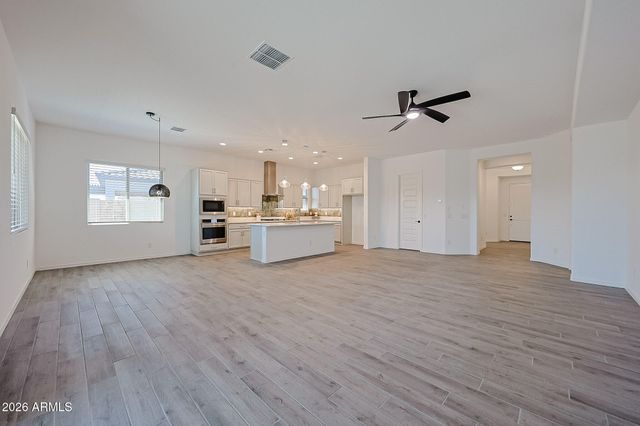 18119 W SILVERWOOD Drive, Goodyear, AZ 85338