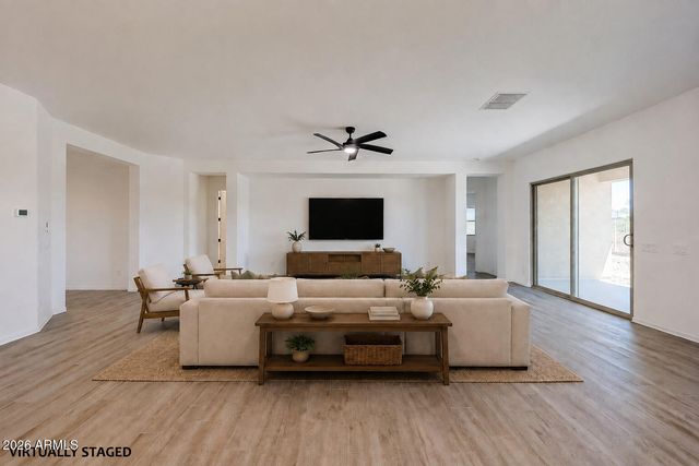 18119 W SILVERWOOD Drive, Goodyear, AZ 85338