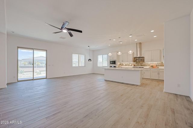 18119 W SILVERWOOD Drive, Goodyear, AZ 85338