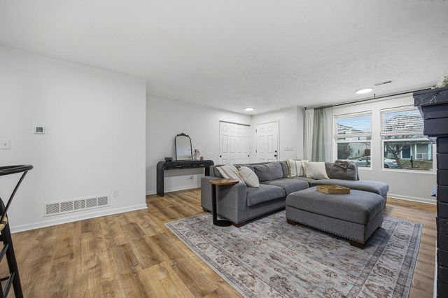 7502 Canal Highlands Boulevard, Canal Winchester, OH 43110