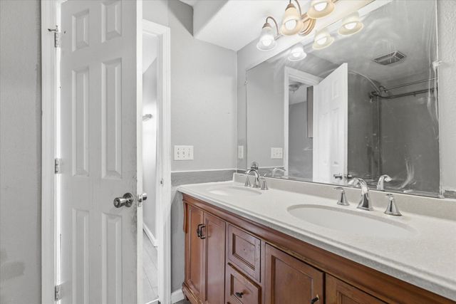 1026 W Division Street, Springfield, MO 65803